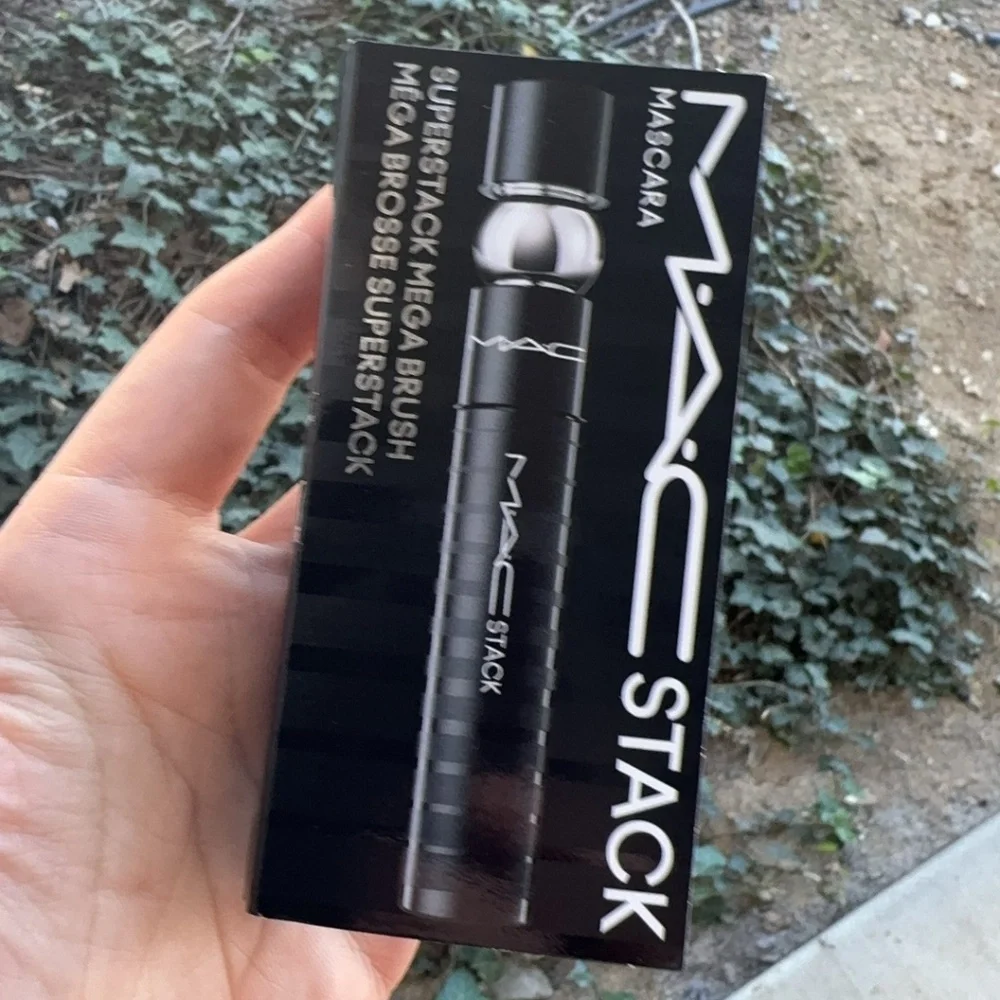 MAC Stack Mascara Superstack Mega Brush Black Mascara Travel Size 0.1 oz / 3 ml